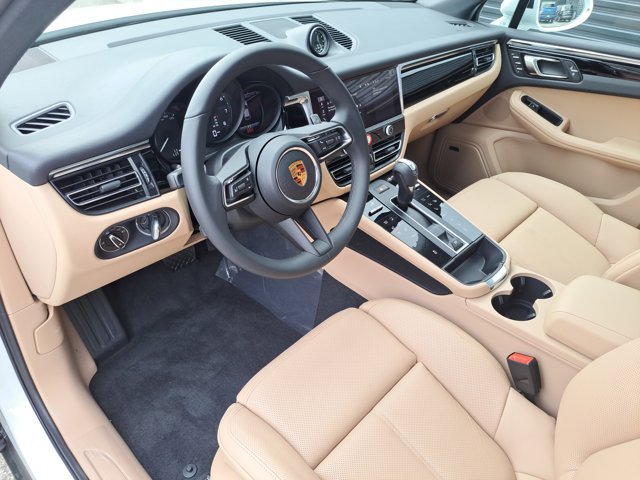 Used 2026 Porsche Macan AWD/4WD image 3