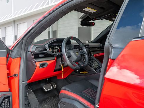 Used 2023 Lamborghini Urus S AWD/4WD image 24
