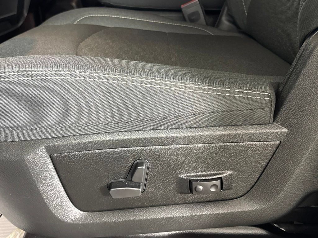 Certified 2026 RAM 2500 Big Horn AWD/4WD image 25
