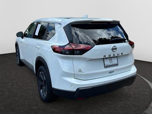 Used 2025 Nissan Rogue SV FWD image 3