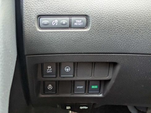 Used 2022 Nissan Rogue Sport SL FWD image 13