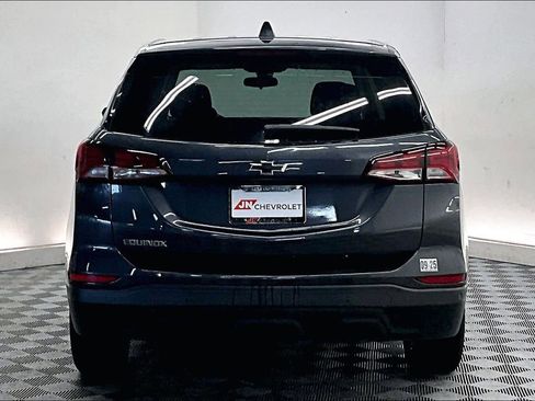 Used 2022 Chevrolet Equinox LS w/ LS Convenience Package image 3