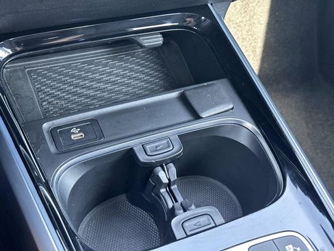 Used 2025 Mercedes-Benz GLB 250 4MATIC image 20