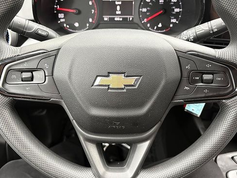 Used 2025 Chevrolet Trax LS w/ LS Convenience Package FWD image 19