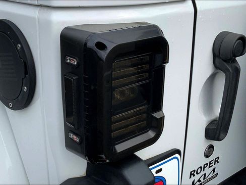 Used 2016 Jeep Wrangler Unlimited Sahara w/ Dual Top Group image 25