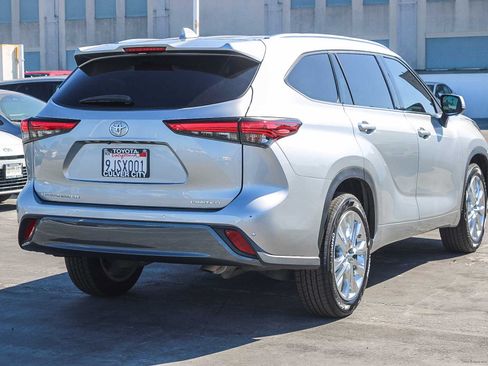Used 2023 Toyota Highlander Limited FWD image 9