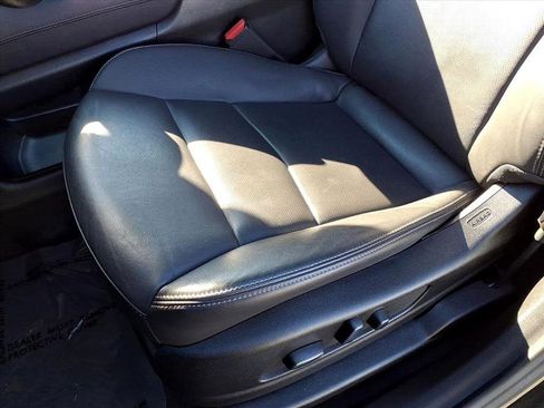 Used 2025 Cadillac XT6 Premium Luxury image 16