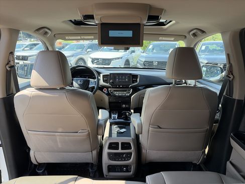Used 2021 Honda Pilot Touring image 16