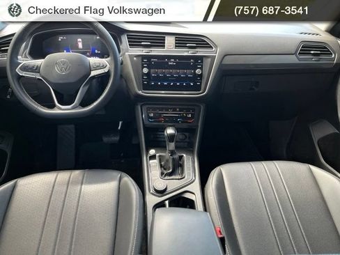 Used 2024 Volkswagen Tiguan SE AWD/4WD image 31