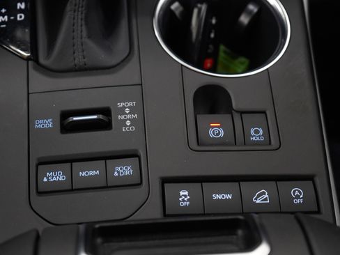 Used 2020 Toyota Highlander XLE image 21