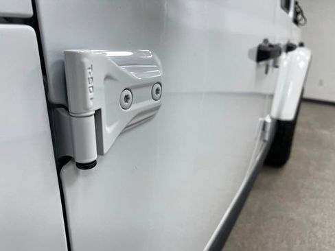 Used 2021 Jeep Gladiator Rubicon image 12