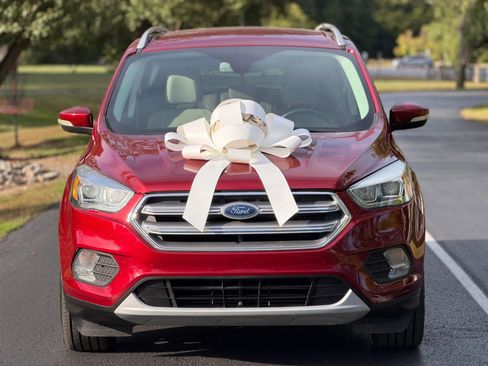 Used 2017 Ford Escape Titanium image 2
