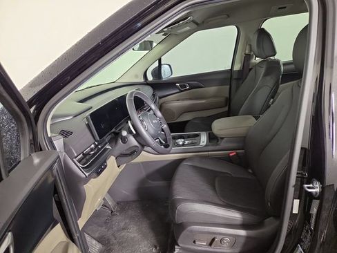 Certified 2026 Kia Carnival LXS FWD image 11