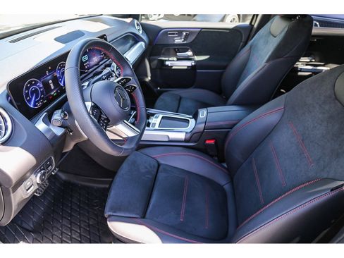Used 2024 Mercedes-Benz EQB 300 4MATIC image 17