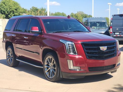 Used 2020 Cadillac Escalade Luxury w/ Escalade Sport Edition AWD/4WD image 3