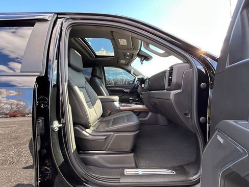 Used 2022 Chevrolet Silverado 1500 LT Trail Boss w/ LT Trail Boss Premium Package image 23