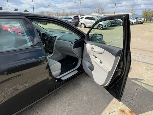 Used 2011 Toyota Corolla LE image 23