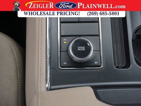 Used 2024 Ford Expedition XLT image 24