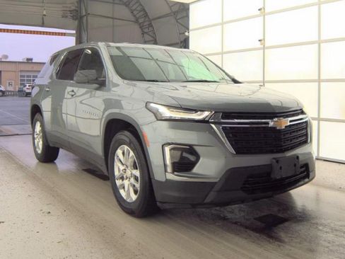 Used 2023 Chevrolet Traverse LS image 4