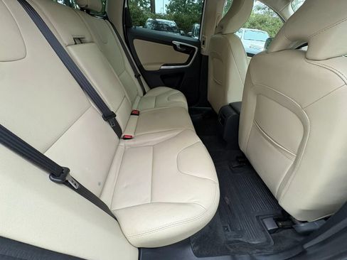Used 2016 Volvo XC60 T6 w/ Proximity Package AWD/4WD image 18