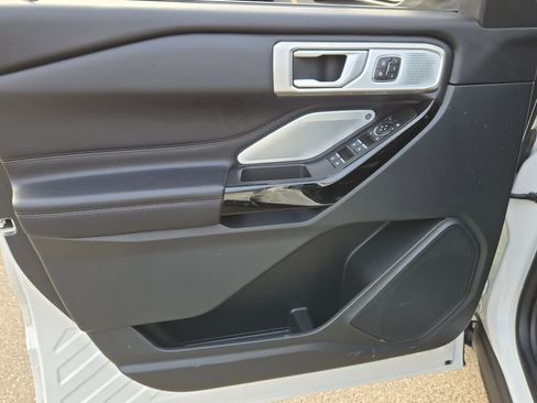 Used 2023 Ford Explorer Platinum w/ Technology Package image 30