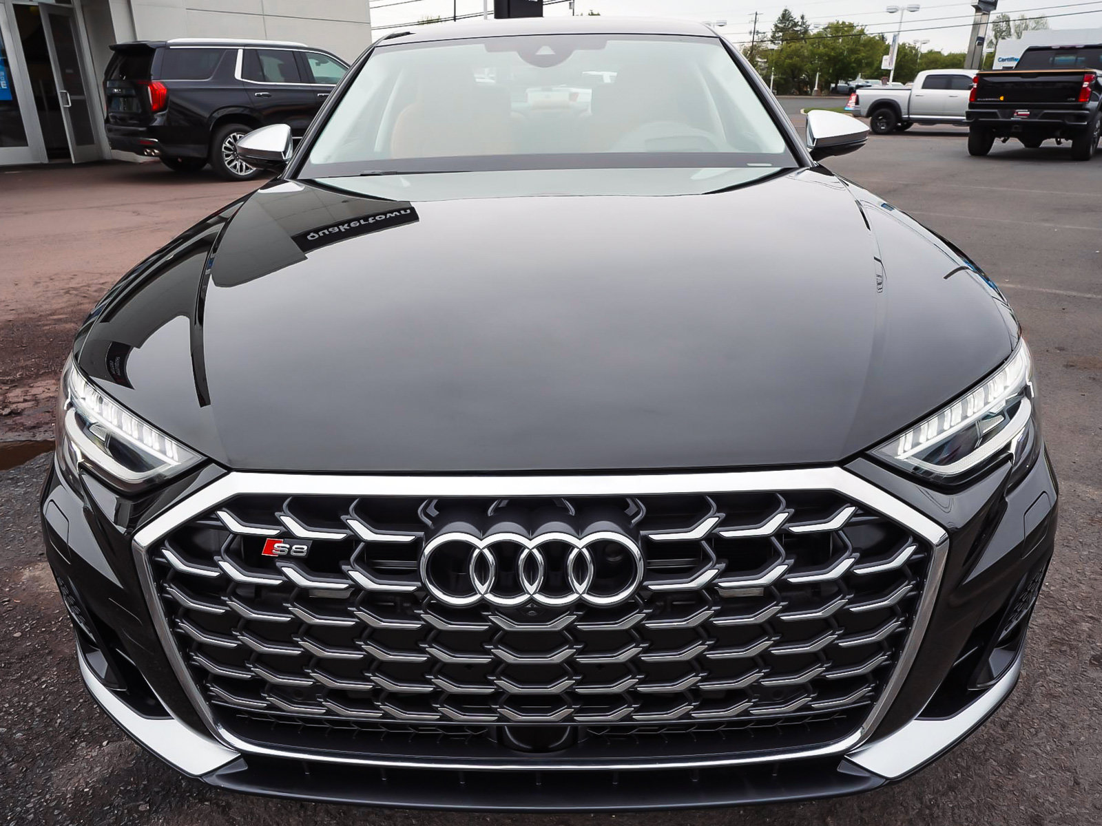 Used 2023 Audi S8 w/ S8 Comfort Plus Package AWD/4WD image 2