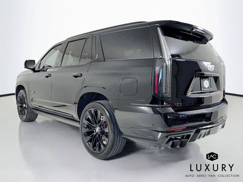 Used 2025 Cadillac Escalade V w/ LPO, ONYX Package AWD/4WD image 8