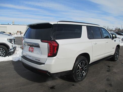 Used 2021 GMC Yukon XL AT4 w/ AT4 Premium Plus Package image 4