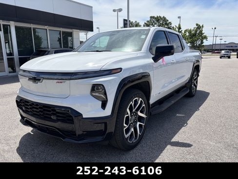 Used 2025 Chevrolet Silverado EV RST AWD/4WD image 3