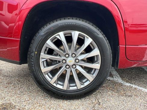 Used 2023 Chevrolet Traverse Premier image 7