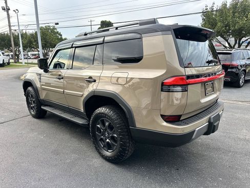 Used 2025 Lexus GX 550 AWD/4WD image 4
