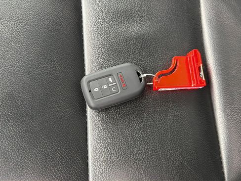 Used 2018 Honda Pilot Touring image 29