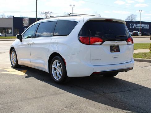 Used 2017 Chrysler Pacifica Touring Plus w/ Tire & Wheel Group image 7