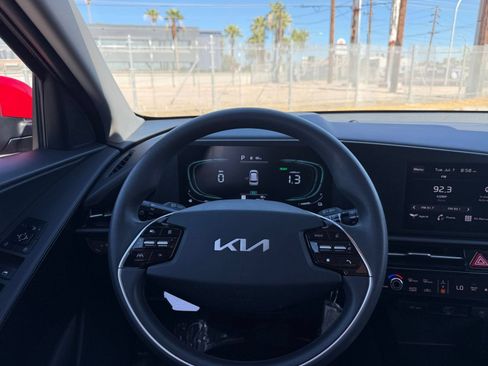 Used 2026 Kia Niro LX FWD image 32