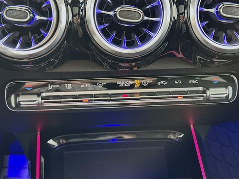 Used 2023 Mercedes-Benz GLB 250 4MATIC image 17