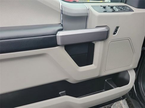 Certified 2022 Ford F350 XLT w/ Black Appearance Package image 26