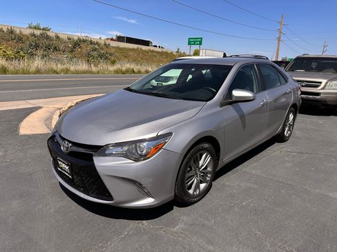 Used 2016 Toyota Camry SE FWD image 2
