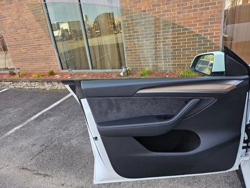 Used 2025 Tesla Model Y Long Range image 34