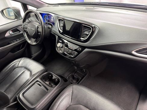 Used 2021 Chrysler Pacifica Touring-L w/ S Appearance Package FWD image 27