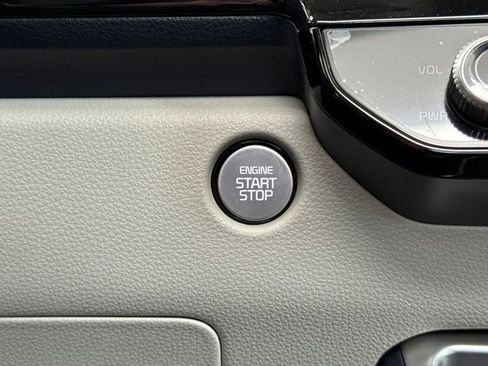 New 2025 Kia Carnival SX Prestige FWD image 24