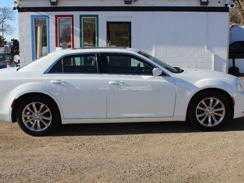 Used 2016 Chrysler 300 Limited AWD/4WD image 4