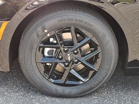 New 2026 Kia K5 LXS FWD image 4