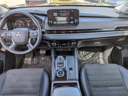 Used 2023 Mitsubishi Outlander SE AWD/4WD image 16