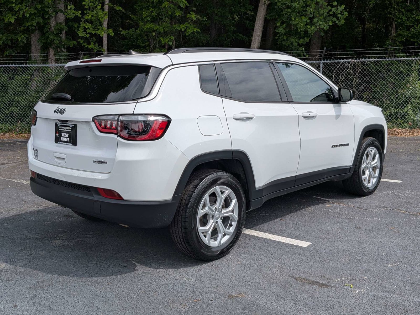 Used 2024 Jeep Compass Latitude AWD/4WD image 4