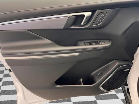 Used 2025 Buick Enclave Sport Touring image 18