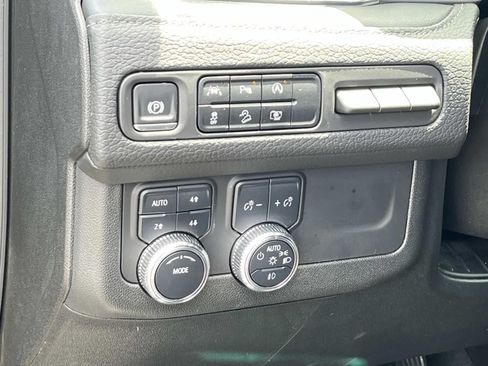 Used 2024 GMC Yukon XL Denali AWD/4WD image 32