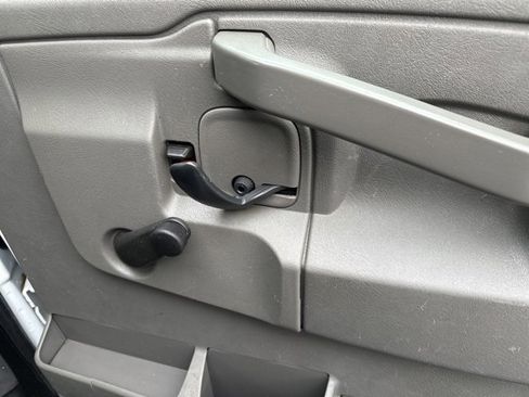 Used 2017 Chevrolet Express 3500 image 17