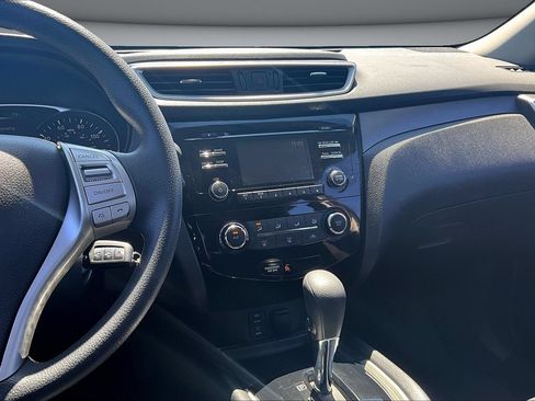 Used 2016 Nissan Rogue S w/ Appearance Package FWD image 9