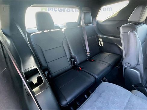 Used 2025 Chevrolet Traverse LT image 24