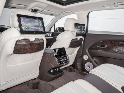 Used 2025 Bentley Bentayga Extended Wheelbase image 23